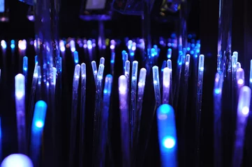 Crédence de cuisine en verre imprimé Lumière et ombre Defocused blue and purple LED lights and bokeh