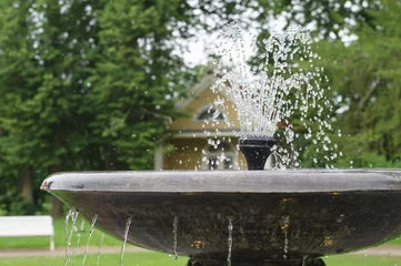 Photo sur Plexiglas Fontaine Retro style fountain closeup with water splashes