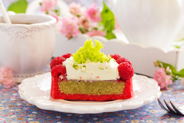 Tartlets with pistachio cream and raspberries.
