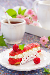 Eclair with strawberries and cream shibust.