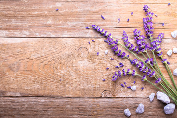 Fototapeta Lavendel auf Holz obraz