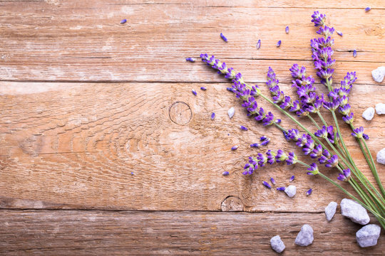 Fototapeta Lavendel auf Holz