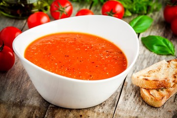 homemade vegetarian tomato cream soup