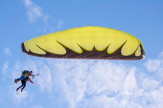 paraplane in the sky