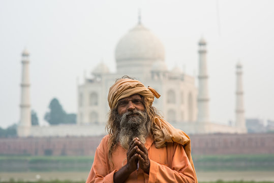 The old men (sadhu) staying near Taj Mahal, Agra,