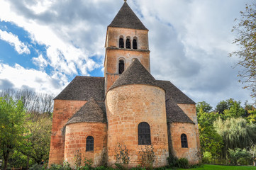Fototapeta na wymiar église fortifiée en dordogne