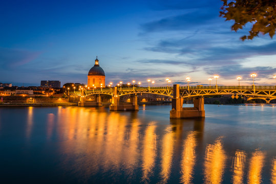 Le Dôme de La Grave et le pont Saint Pierre le soir, Toulouse