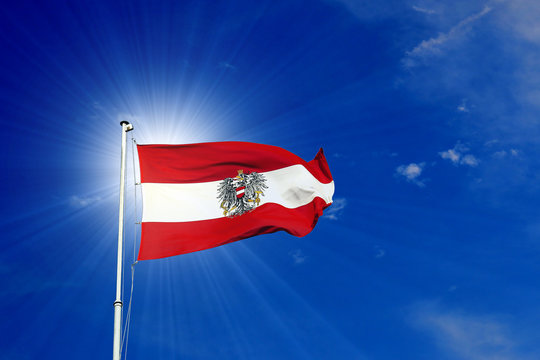 &Ouml;sterreich Flagge mit Staatswappen und Sonne