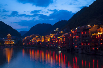 Fototapeta premium 鎮遠の夜景