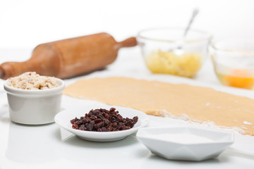 Masa de strudel e ingredientes para relleno