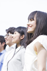 Fototapeta premium 草原に立つ学生たち