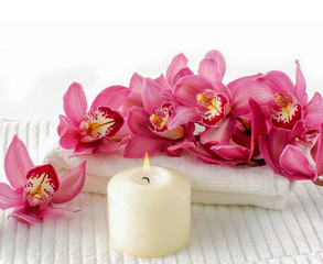 Obraz na płótnie Canvas Orchid flower with towel aromatherapy