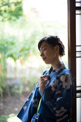 浴衣姿の女性