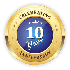 Obraz na płótnie Canvas Blue celebrating 10 years badge with gold border