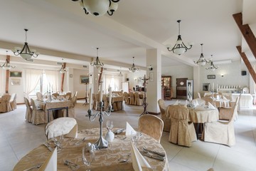 Round tables in exclusive restaurant