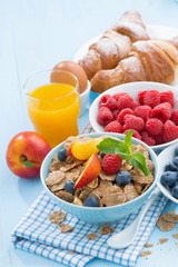 breakfast with wholegrain flakes fruits and berries