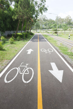 Bicycle symbol on bicycle lane