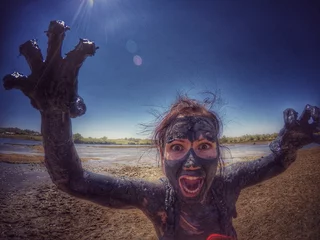 Zelfklevend Fotobehang Woman in healing mud © muro