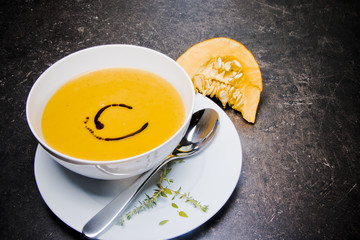 Kürbiscremesuppe mit Kernöl