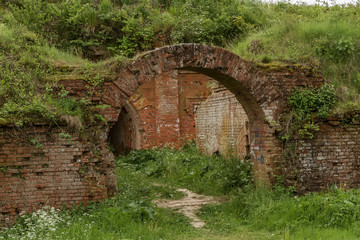 Fototapeta na wymiar Arch to an abandoned fort