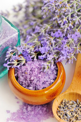 Obraz na płótnie Canvas Bath salt for aromatherapy and fresh flowers lavender