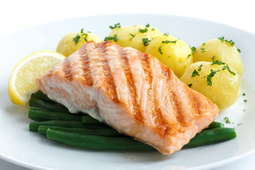 Juicy grilled salmon fillet with string beans and boiled potatoe