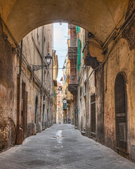 smal steegje in Pisa, Toscane, Italië