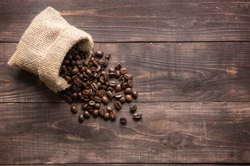 Zelfklevend Fotobehang coffee beans on wooden background and empty space © Delicious
