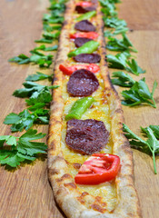 sucuklu kaşarlı özel pide