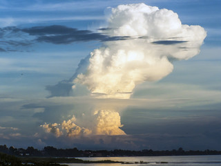 Cumulonimbus am Mekong