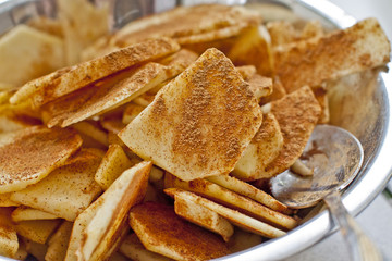 Slices with cacao and cinnamon