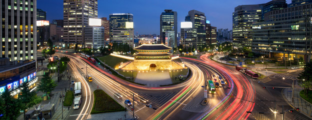 Fototapeta premium Brama Sungnyemun Namdaemun w Seulu w Korei