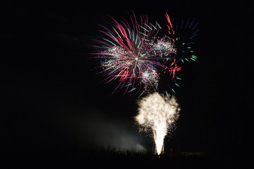 Feu d'artifice rouge,vert,jaune