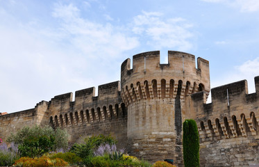 Sur le pont d'Avignon L'on y danse, l'on y danse. France