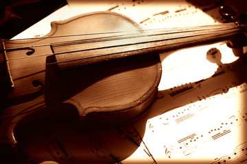 Old violin and musical notes