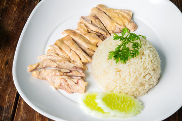 hainanese boiled chicken rice on the wooden table
