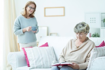 Obraz premium Senior woman relaxing on sofa