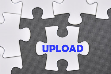 Obraz premium jigsaw puzzle written word upload