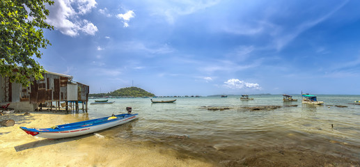 Lunch in a seaside fishing village of Phu Quoc with the ships arrived very peaceful, rustic stilt houses, so far as the boats bobbing in the blue sky with a rolling sea waves