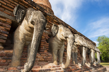 Fototapeta premium Sukothai historical park, Unesco world heritage. Chang Rop Temple ,Thailand