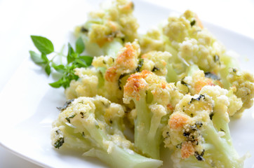 カリフラワーのハーブ焼き