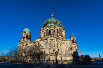 Fototapeta na wymiar Berlin Cathedral (Berliner Dom) Evangelical neo-renaissance cat