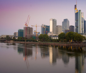 Obraz premium Wieżowce w centrum Frankfurtu w Niemczech