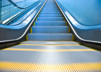 Empty escalator - 87191801