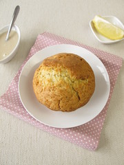 Runder Zitronen-Rührkuchen