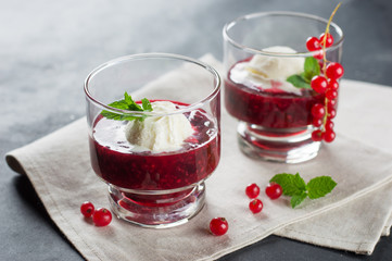 Berry sauce with ice cream