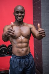 Fototapeta na wymiar Young bodybuilder gesturing with thumbs up