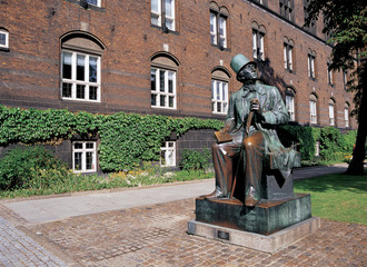 コペンハーゲンのアンデルセン像