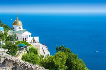 Монастырь вблизи черного моря
