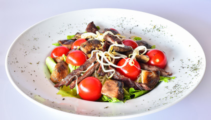 biftekli salata tabağı